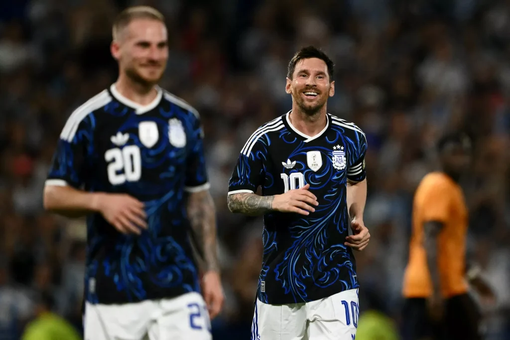 ليونيل ميسي - أليكسيس ماك أليستر - منتخب الأرجنتين - المصدر (Getty images)