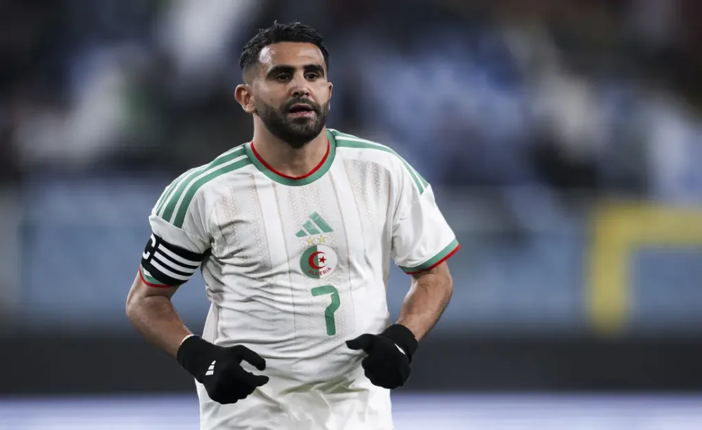رياض محرز بقميص منتخب الجزائر
