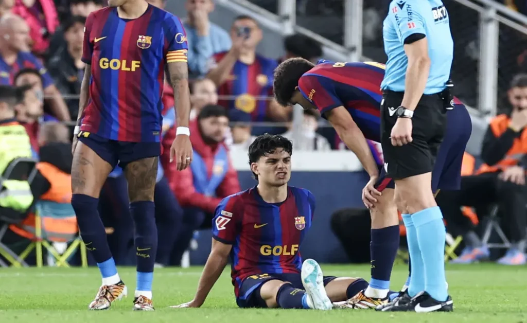 إصابة تشافي إسبارت في مباراة برشلونة ضد ريال مدريد - المصدر (Getty images)